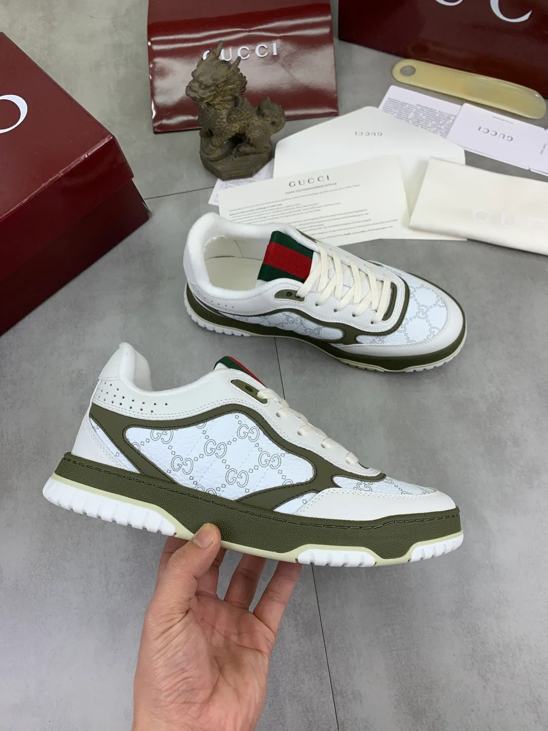 Men's men's shoes 💰P542 new Gucci Gucci couple 🧑‍🤝‍🧑 autumn and winter low-end catwalk casual sneakers, top version! Oil edge craftsmanship. New model for early spring, creating a perfect style, cool and sassy, ​​c-position fashionable wear, classic shoe style with retro and futuristic feel, showing exquisite texture! Open mold to customize high-density outsole. Comes fully packaged. Size: 35-45 Fabric: Imported calfskin punching Lining: Imported original towel lining